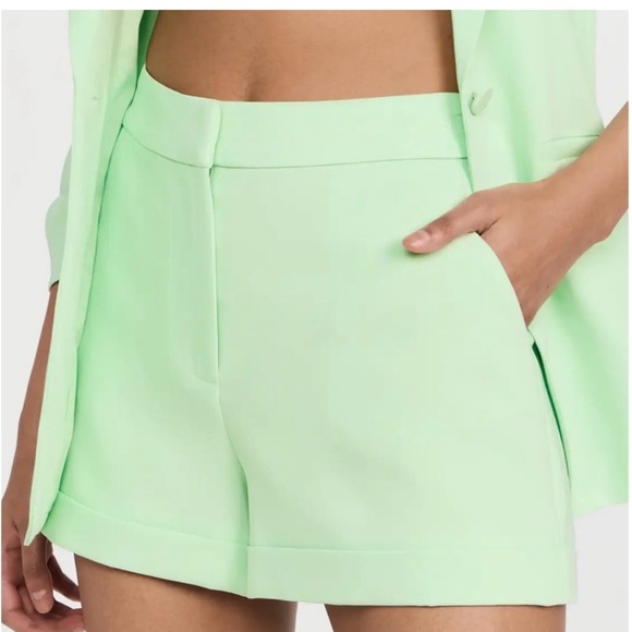 NEW Cinq à Sept Elaine Crepe Shorts Green Papaya - Picture 5 of 5